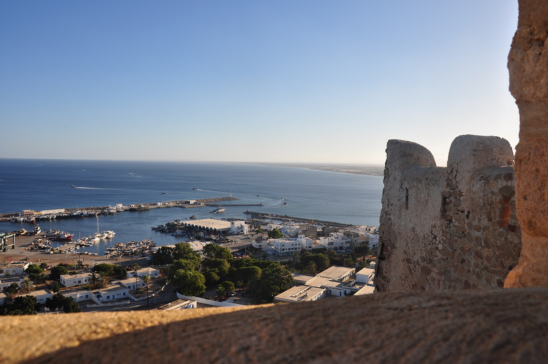 Il porto di Kelibia dal forte, in luce chiara